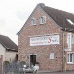 Hahnengress Gestaltung in Stein